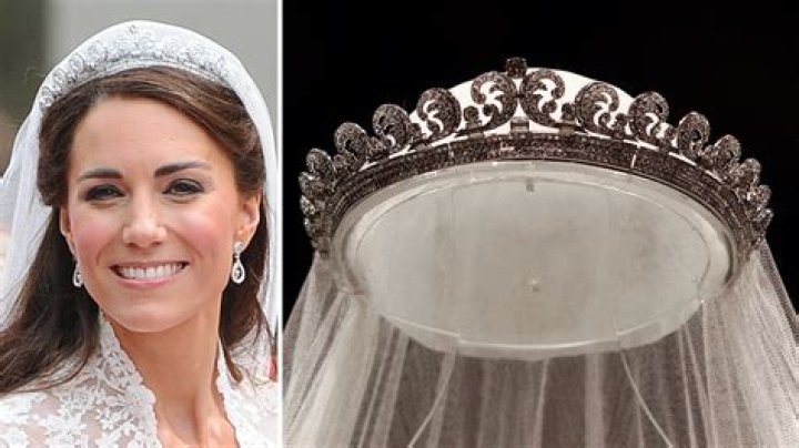 Was meghan's wedding tiara a replica?